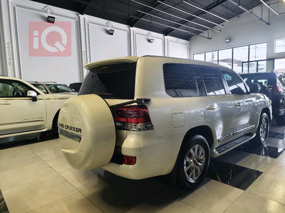 تويوتا لاندكروزر